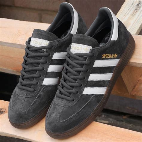 look adidas spezial